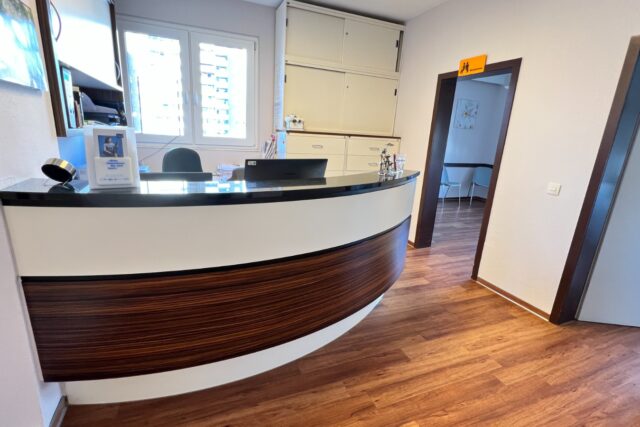 rechtsrheinisch zwischen Köln + Düsseldorf: 3-4 Stuhl Praxis – gewinnstark