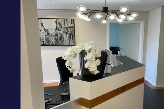 Villingen-Schwenningen: Topmodern, gewinnstarke 3 Stuhl Praxis mit Cerec Omnicam