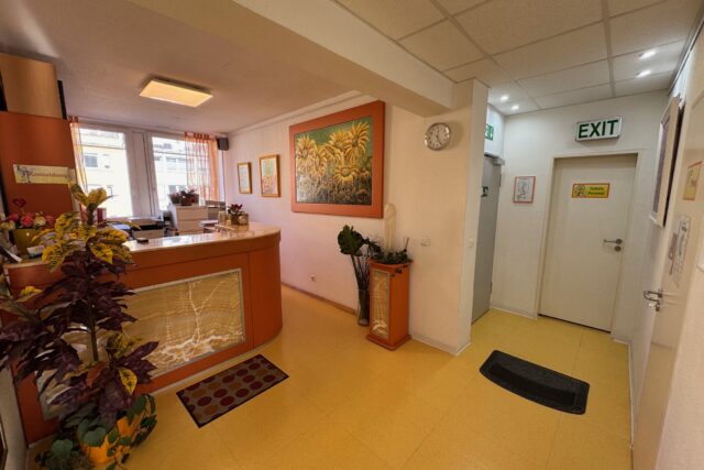 Karlsruhe: scheinstarke 2-3 Stuhl Praxis mit Mikroskop