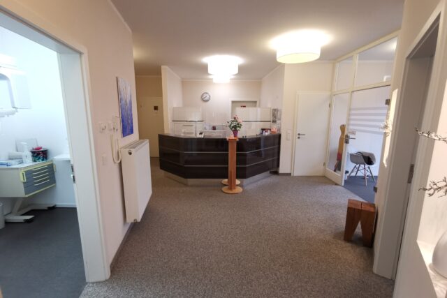 topmoderne 4-Stuhl Praxis zwischen Heidelberg und Sinsheim