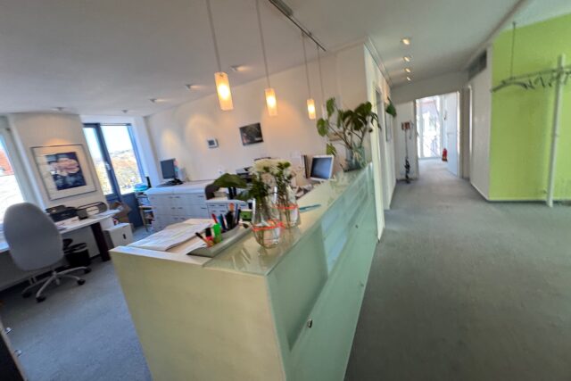 südlich Stuttgart: große, volldigitale 5- Stuhl- Praxis mit 50-60% Gewinnrelation