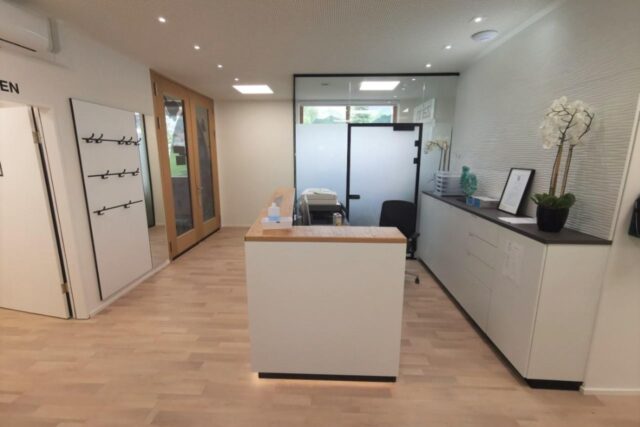 Schweiz-Kanton Bern-Topmoderne Praxis mit Vollausstattung/DVT