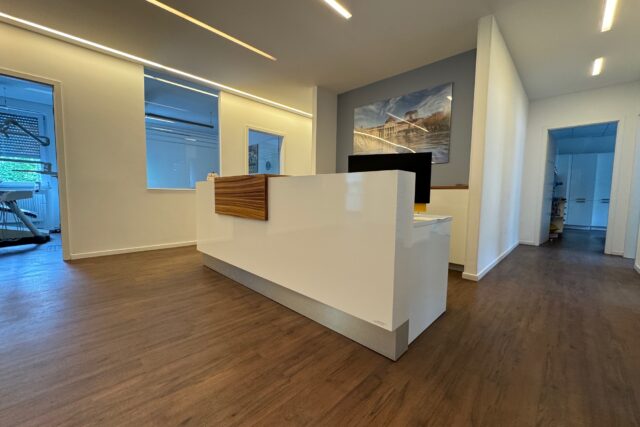 Rhein- Main- Gebiet: digitale 4-Stuhl-Praxis mit Labor