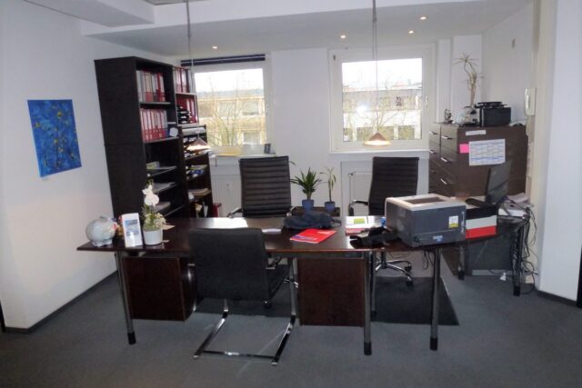 Mülheim: solide 3- Stuhl- Praxis mit Erweiterungsfläche 50qm