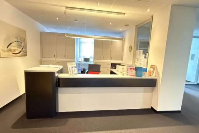 gewinnstarke 2-4 Stuhl Praxis nördlich von Saarbrücken