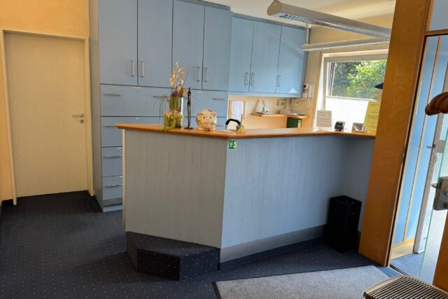 Nähe Karlsruhe – Pforzheim: zeitgemäße 4-Stuhl Praxis mit Erweiterungsoption