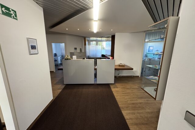 südlich Stuttgart: 50% Anteil an 7-Stuhl Toppraxis mit sehr hohem Gewinn (auch 100% möglich)